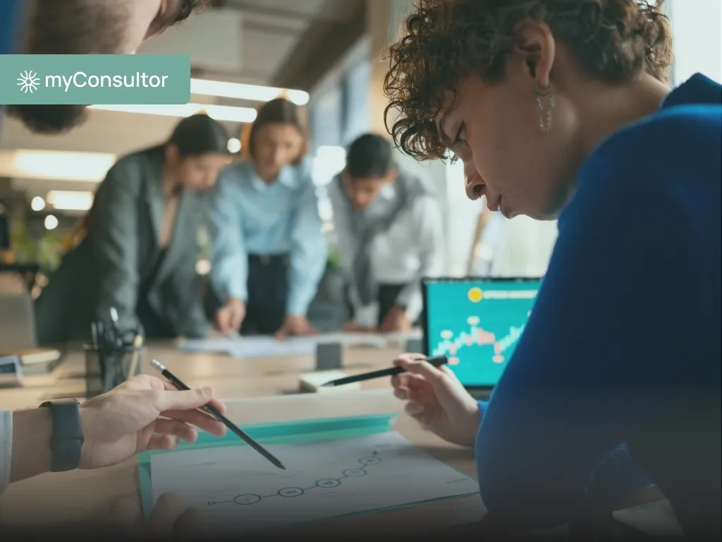 reunión de equipo en oficina moderna"